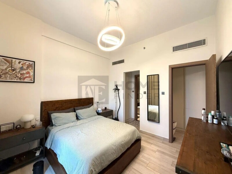 Apartment for Sale in Oxford Residence 2 - Jumeirah Village Circle, Dubai - Vacant | Pool View | Well Maintained at 1140000 AED