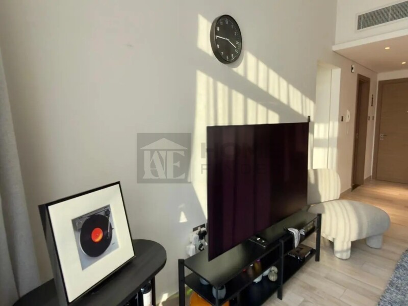 Apartment for Sale in Oxford Residence 2 - Jumeirah Village Circle, Dubai - Pool View | Sunny One-Bedroom | Fully Equipped at 1090000 AED