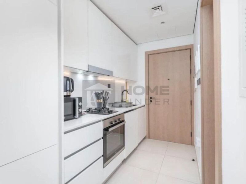 Apartment for Sale in Beverly Residence 1 - Jumeirah Village Circle, Dubai - Fully Renovated Interior | Community View | Vacant at 630000 AED