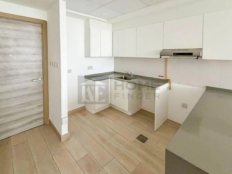 Apartment for Sale in BLOOM TOWERS A - JVC, Dubai - Vacant | High Floor | Great Views at 2100000 AED