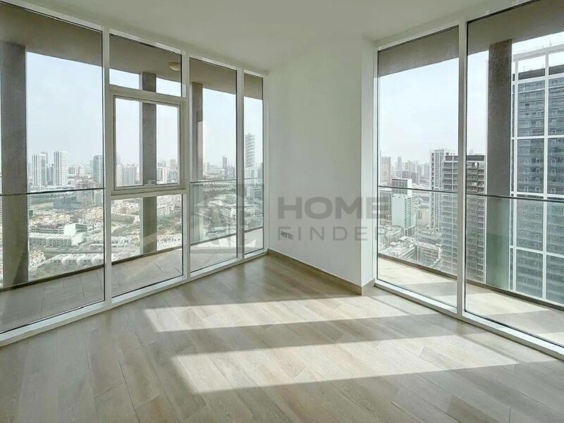 Apartment for Sale in BLOOM TOWERS A - JVC, Dubai - Vacant | High Floor | Great Views at 2100000 AED