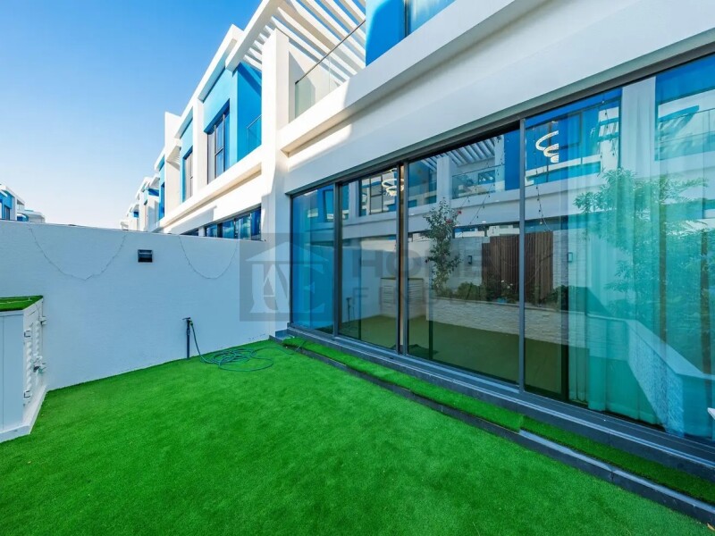 Townhouse for Rent in Santorini 2 - Damac Lagoons, Dubai - End Corner | L Shape Gurden | 5BR + Maid | at 200000 AED