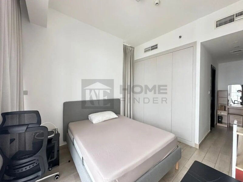 Apartment for Rent in Bloom Tower A - Jumeirah Village Circle, Dubai - Next to Exit | 2BHK + 1 Big Room | Furnished at 129000 AED