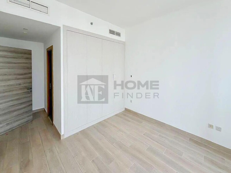 Apartment for Sale in BLOOM TOWERS A - JVC, Dubai - Vacant | High Floor | Great Views at 2100000 AED