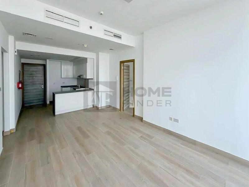 Apartment for Sale in BLOOM TOWERS A - JVC, Dubai - Vacant | High Floor | Great Views at 2100000 AED